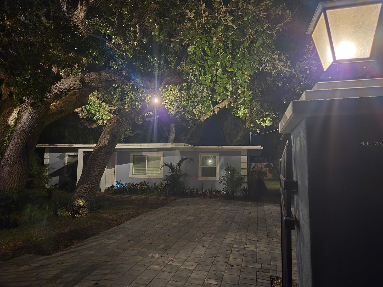 1112 SUNSET AVE photo 2