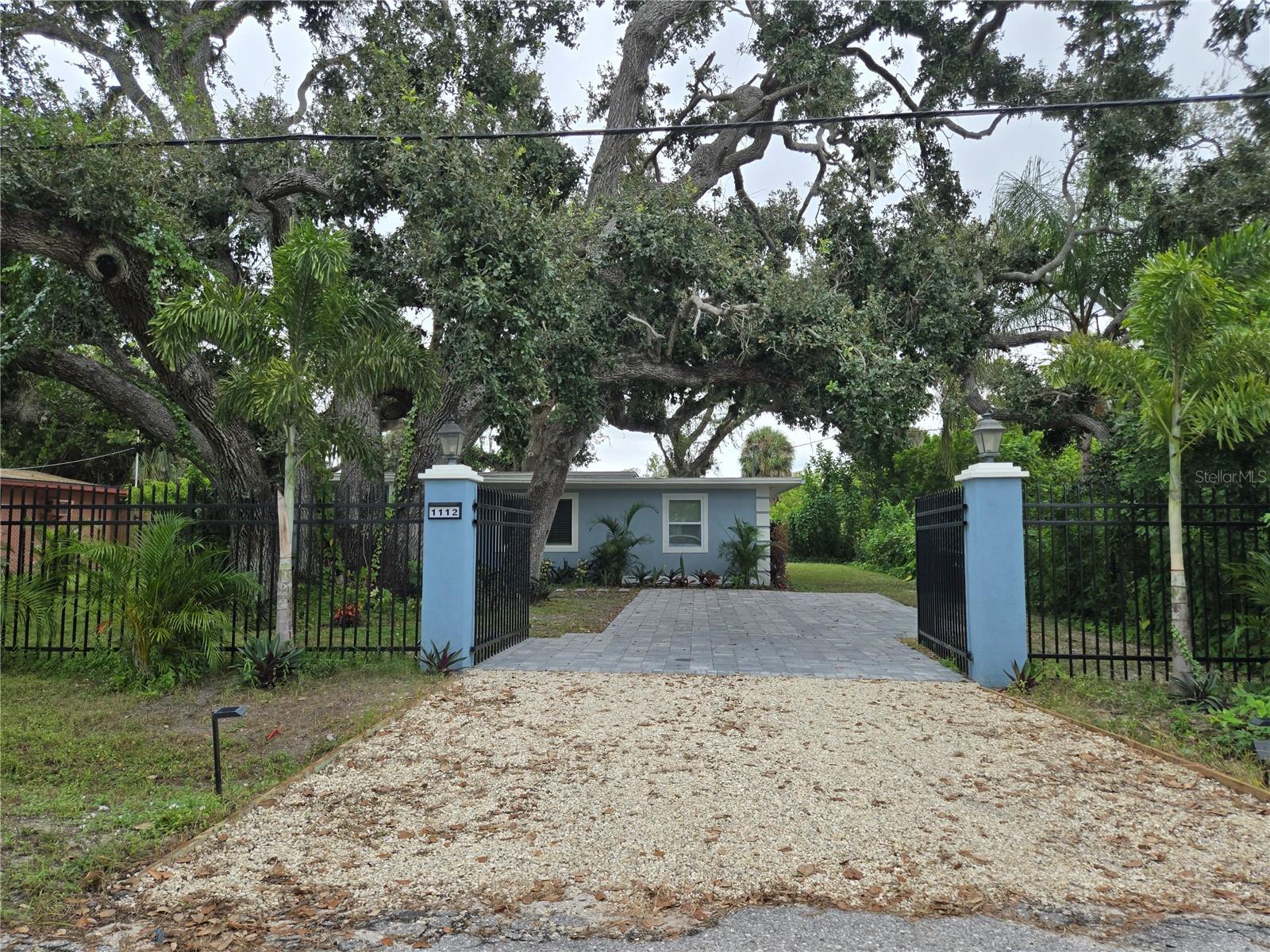 1112 SUNSET AVE photo 4