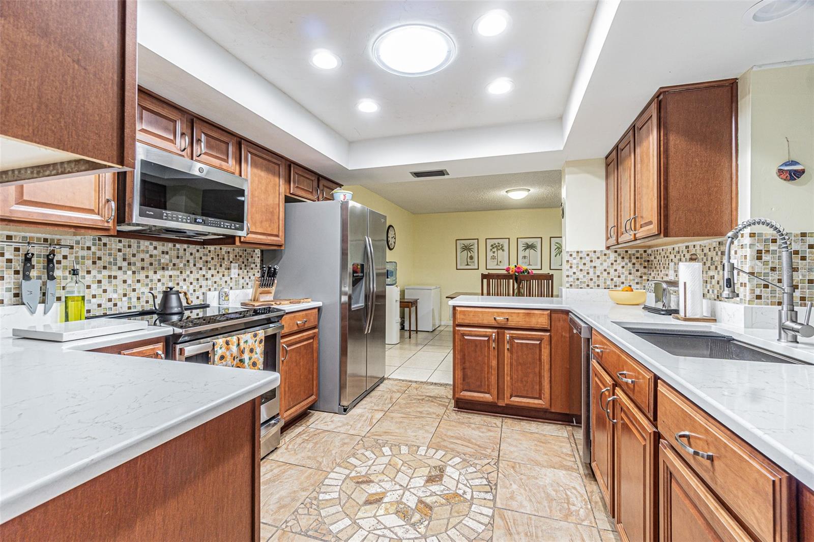 936 HIGHVIEW DR