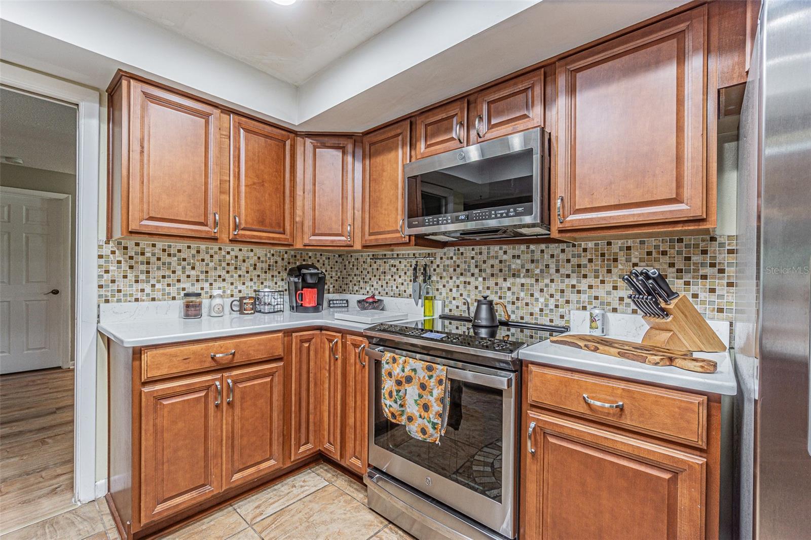 936 HIGHVIEW DR photo 3