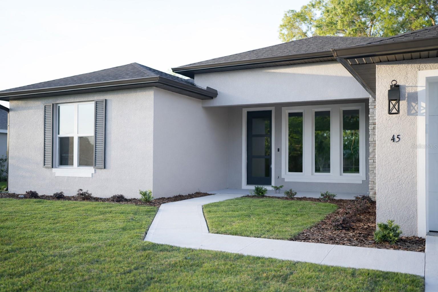 45 ROYAL OAK DR photo 2