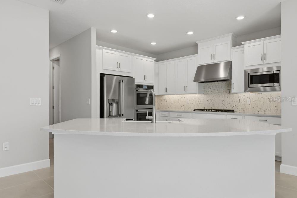 664 JUNONIA BLVD photo 2