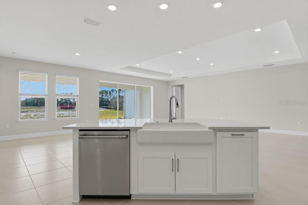 664 JUNONIA BLVD photo 3