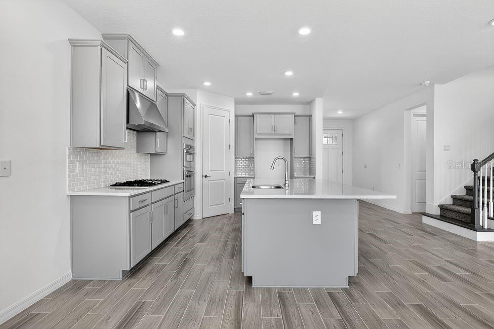 831 JUNONIA BLVD photo 3