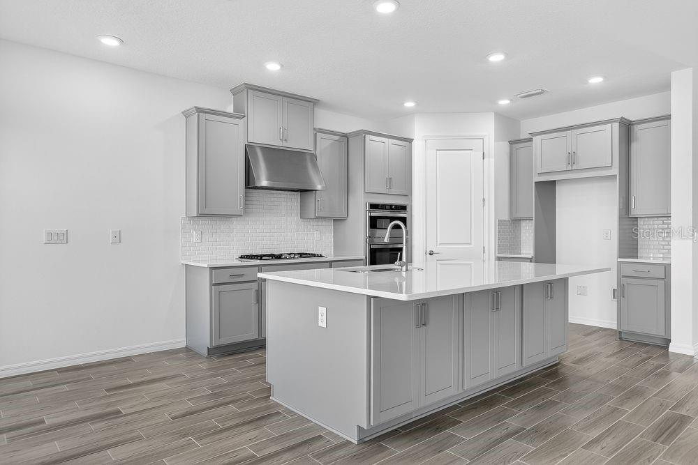 831 JUNONIA BLVD photo 4