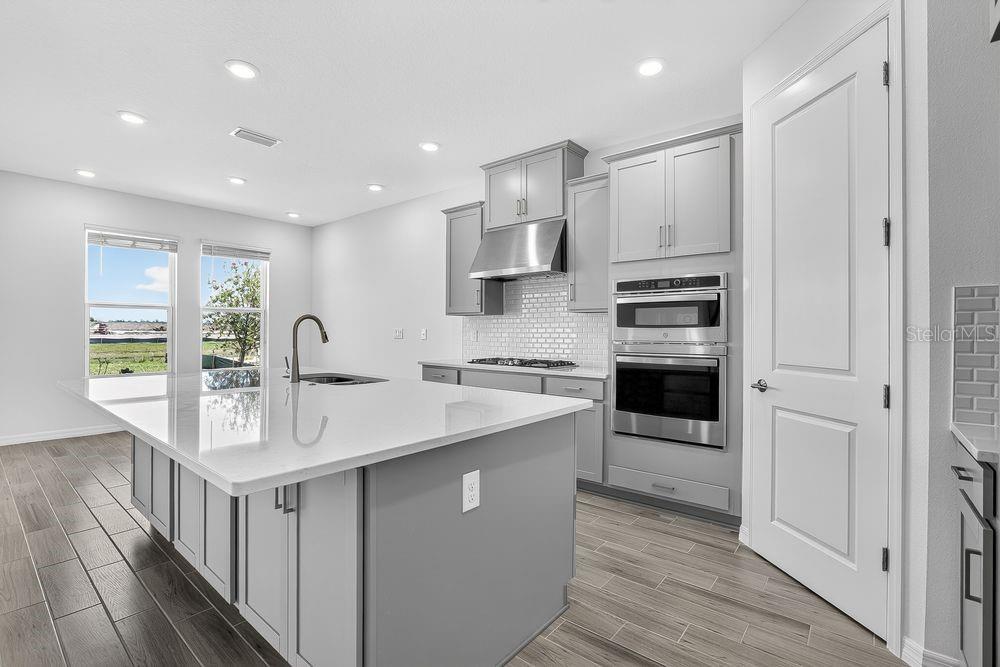 831 JUNONIA BLVD photo 5