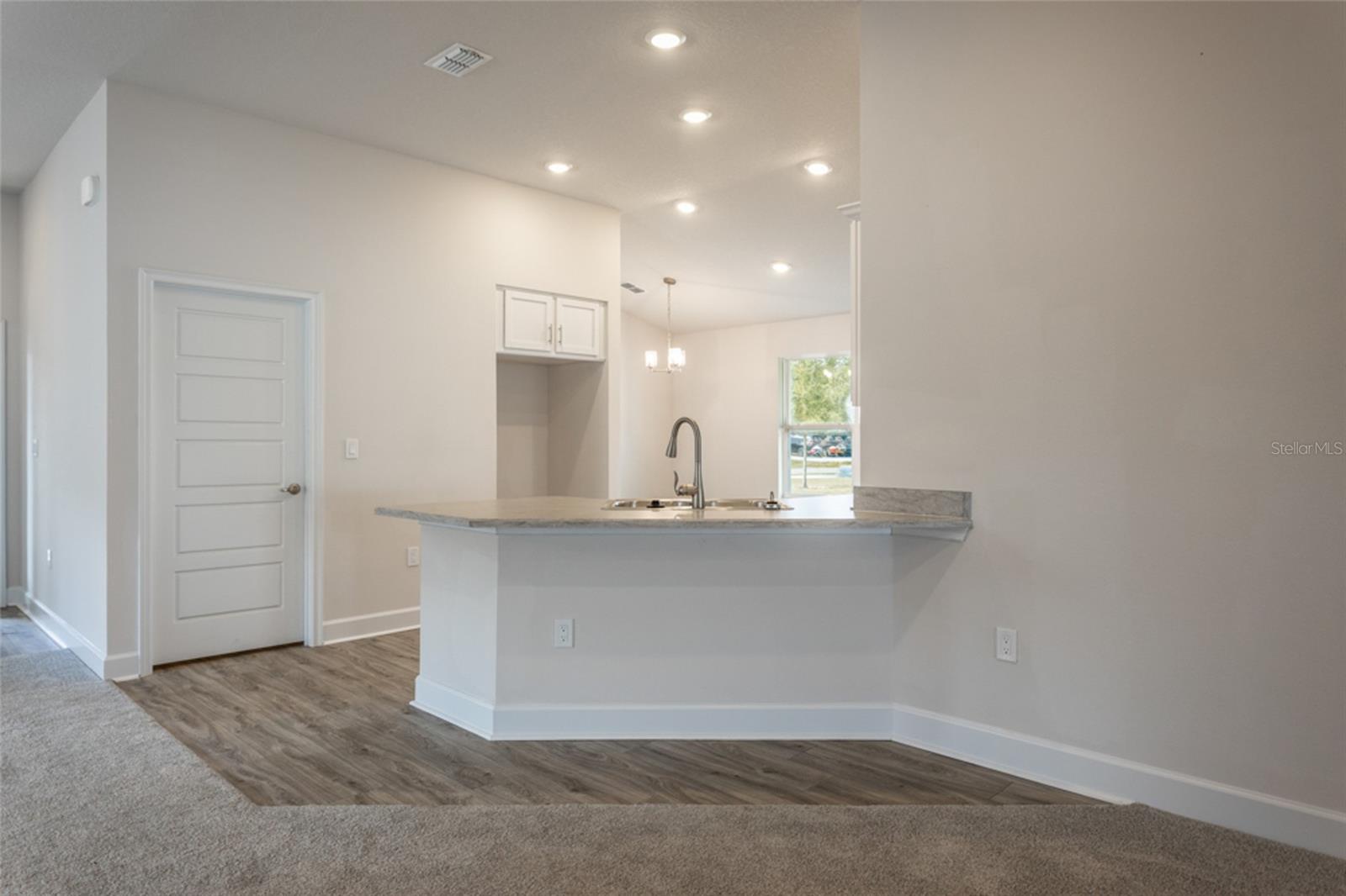 15 ROXTON LN photo 2