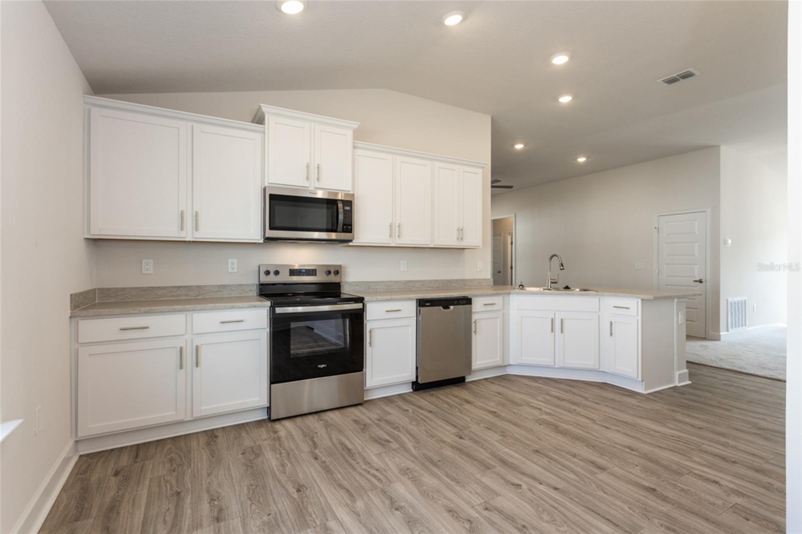 15 ROXTON LN photo 3