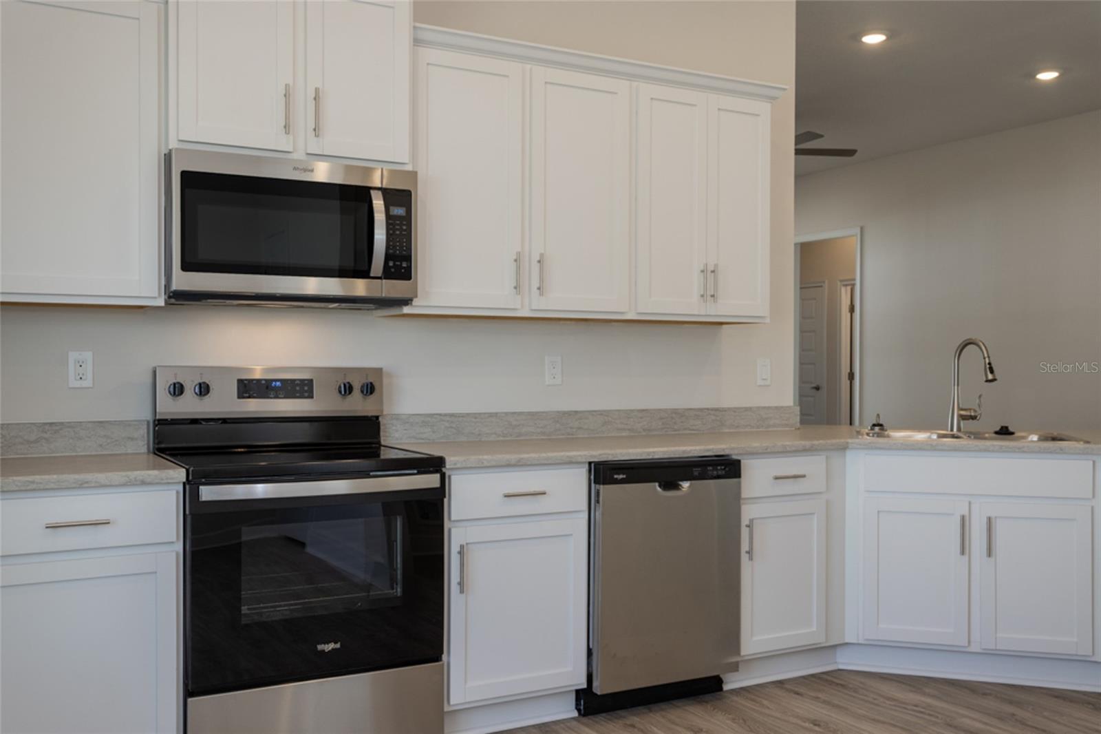 15 ROXTON LN photo 4
