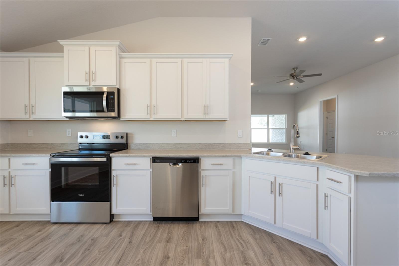 15 ROXTON LN photo 5