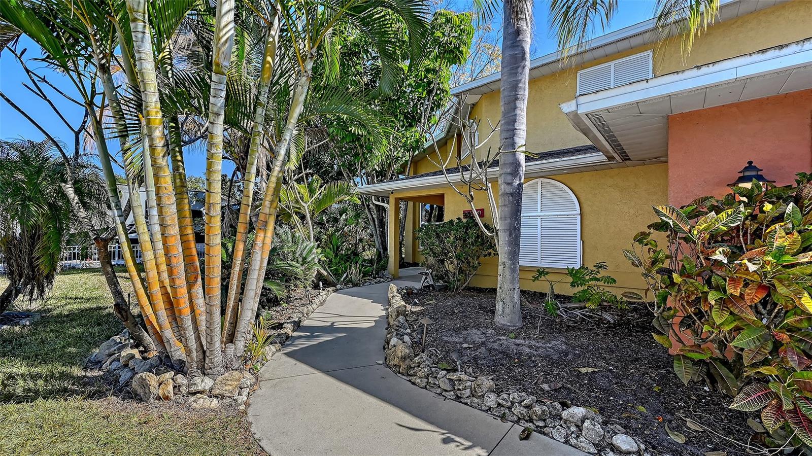 2429 WHIPPOORWILL CIR photo 2