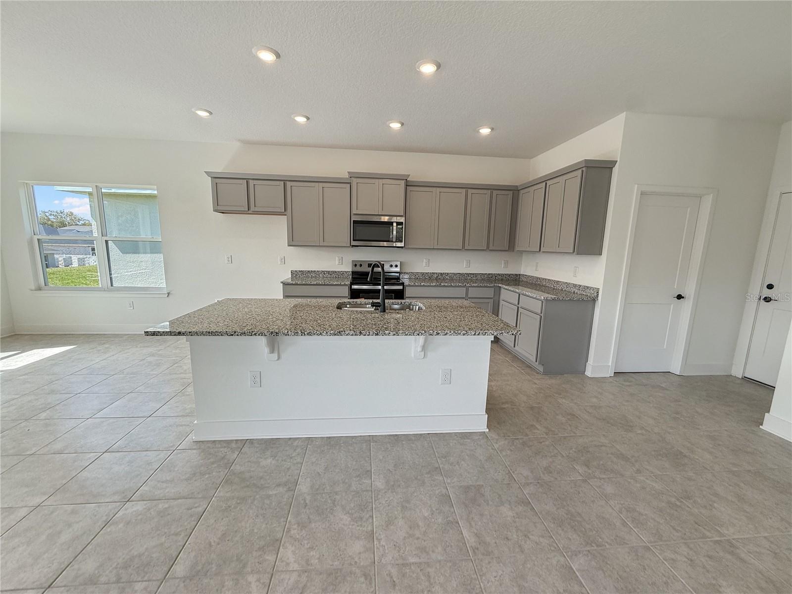 274 ANN ROSE WAY photo 4