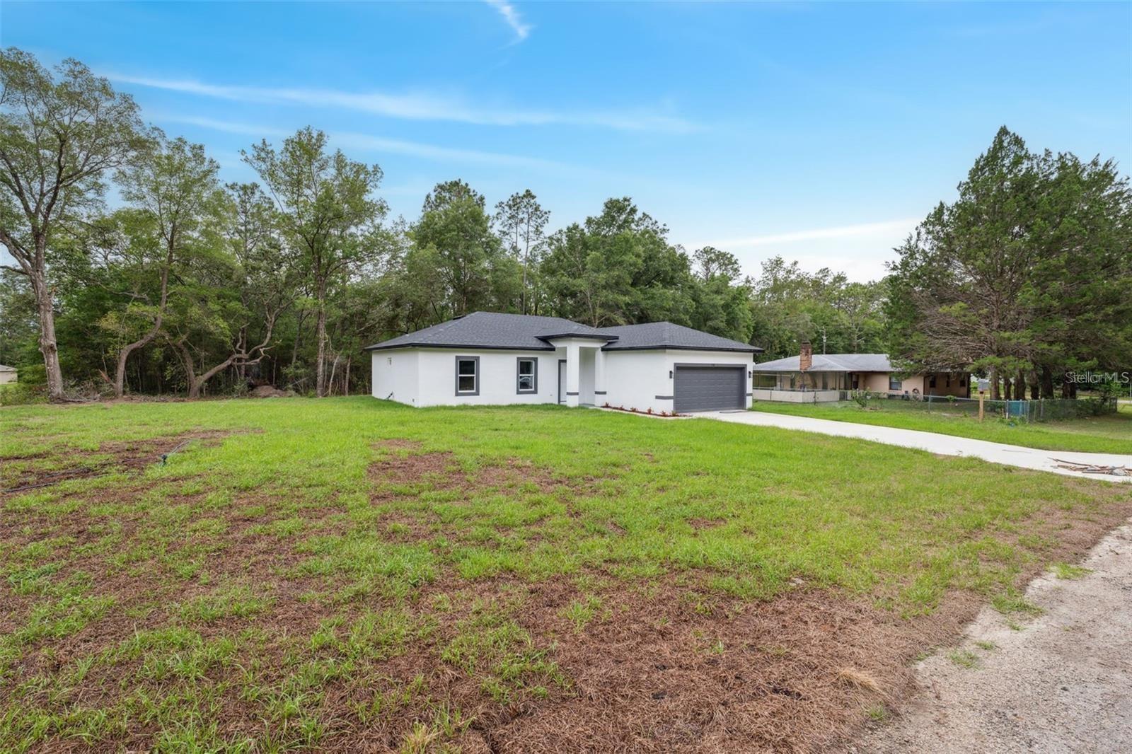 732 W MACROY PL photo 2