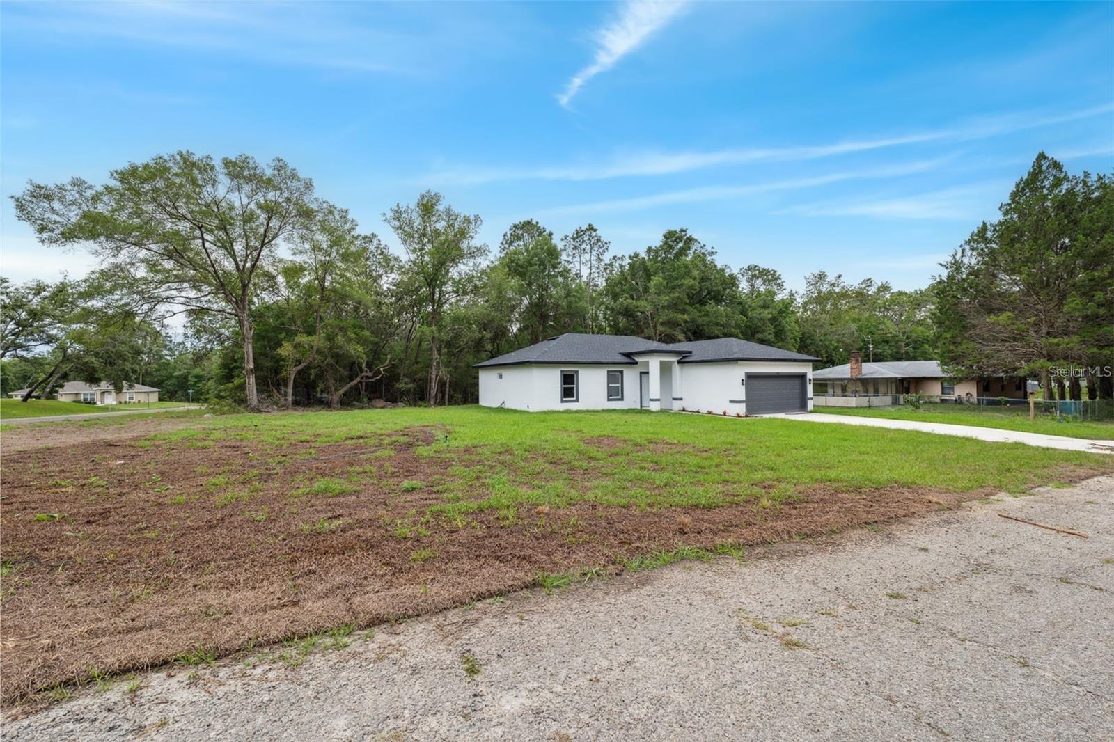 732 W MACROY PL photo 3