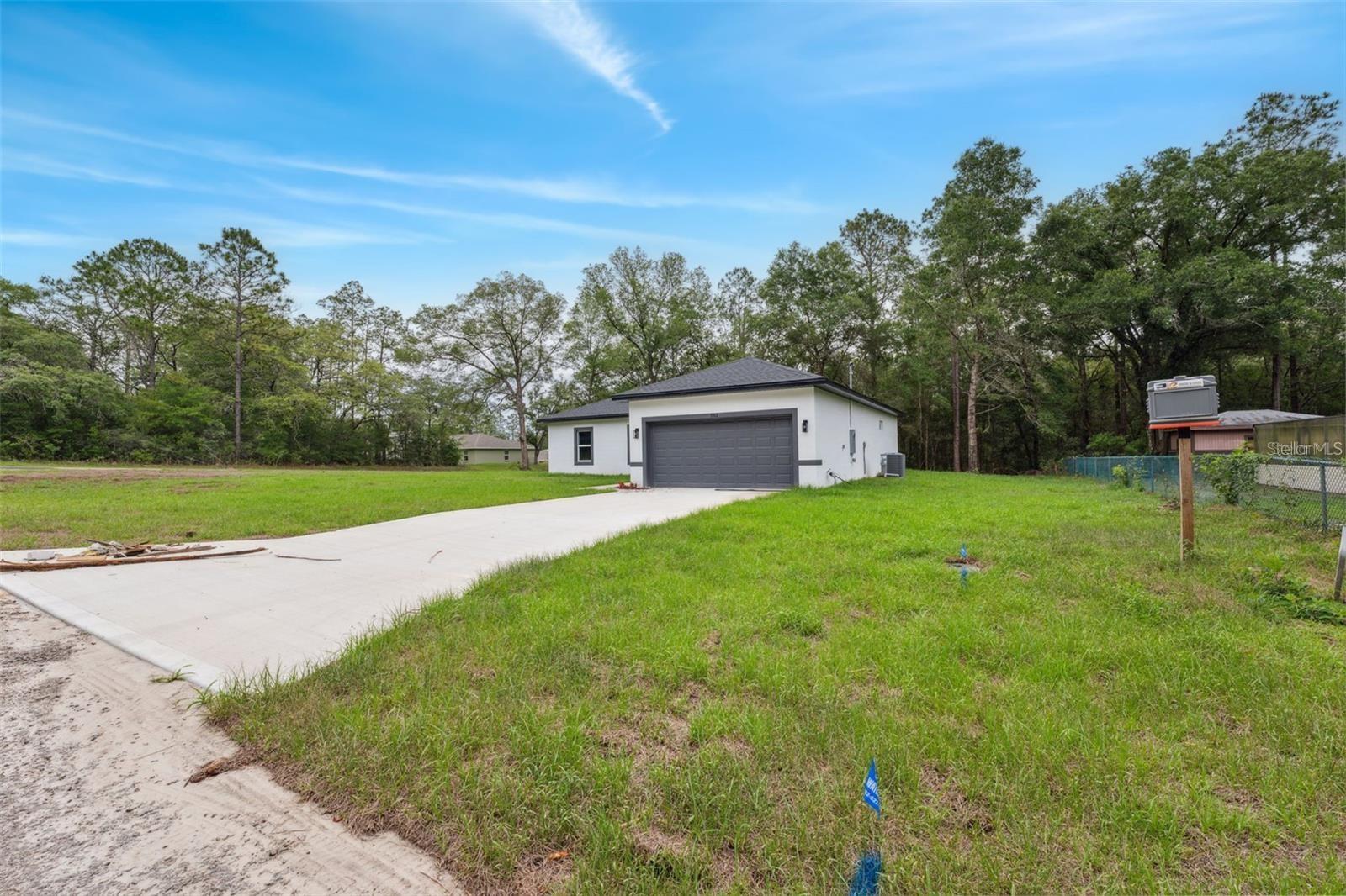 732 W MACROY PL photo 4