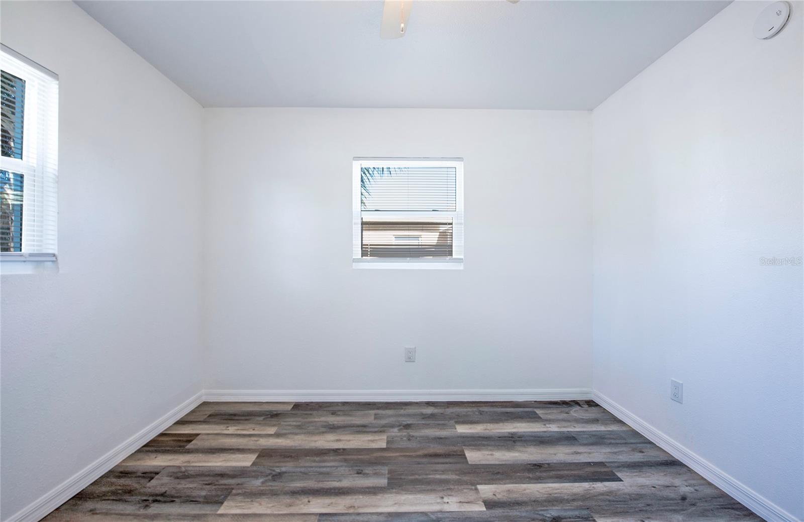 717 E GULF BLVD photo 4