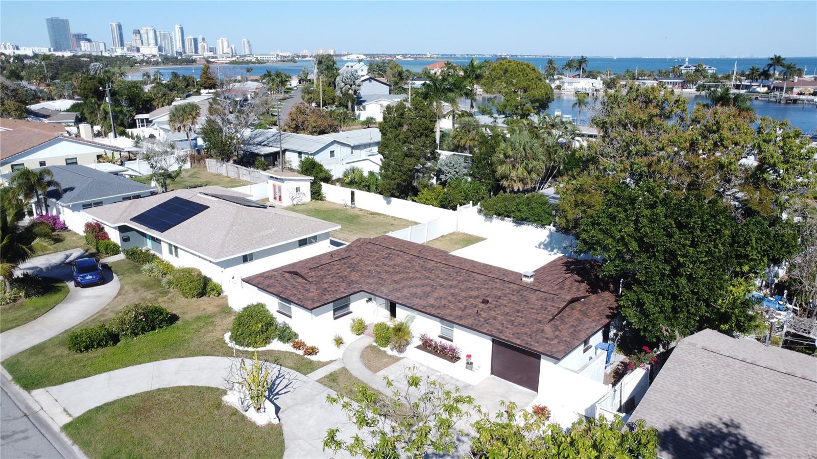2502 TROPICAL SHORES DR SE photo 2