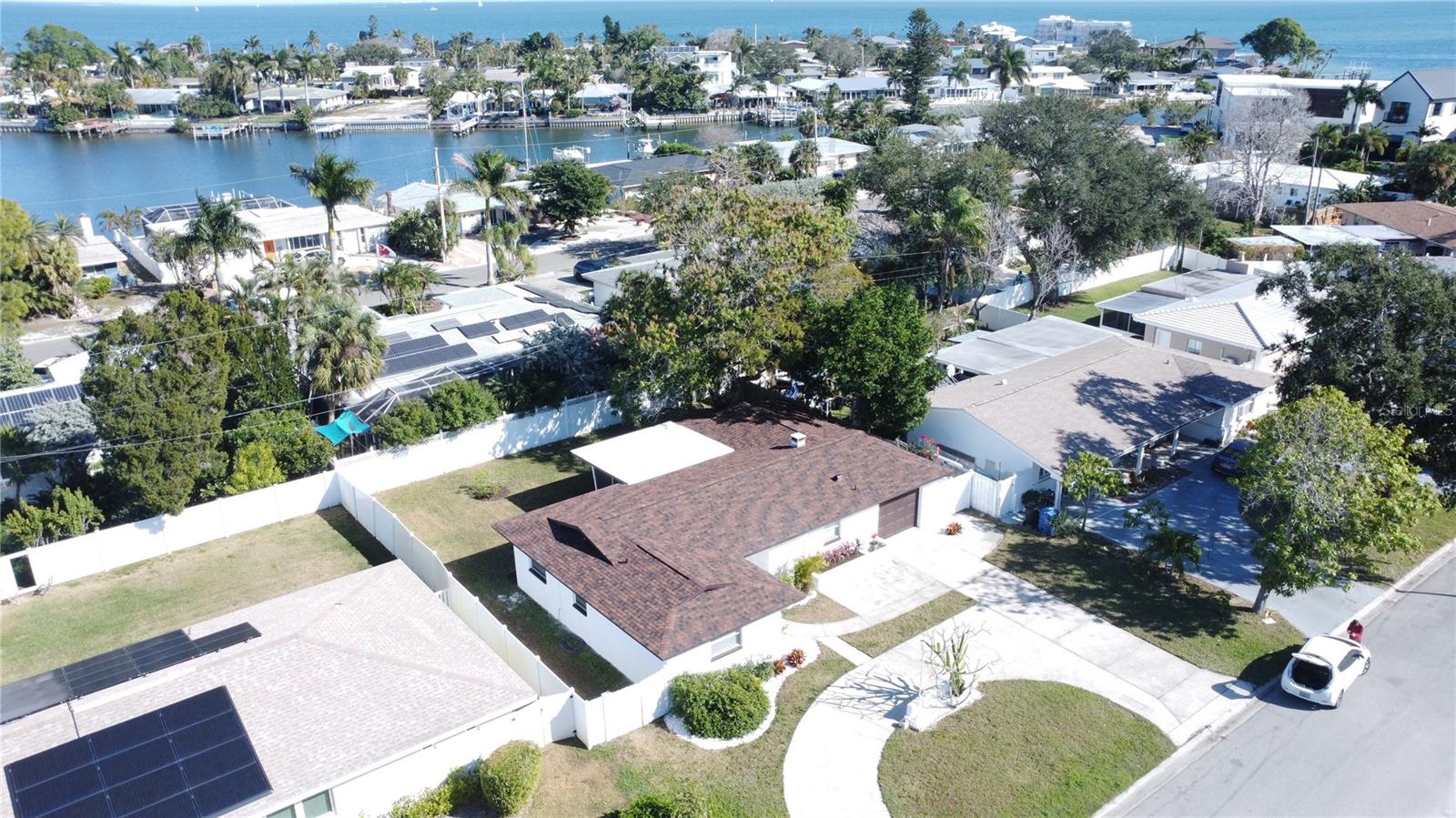 2502 TROPICAL SHORES DR SE photo 3