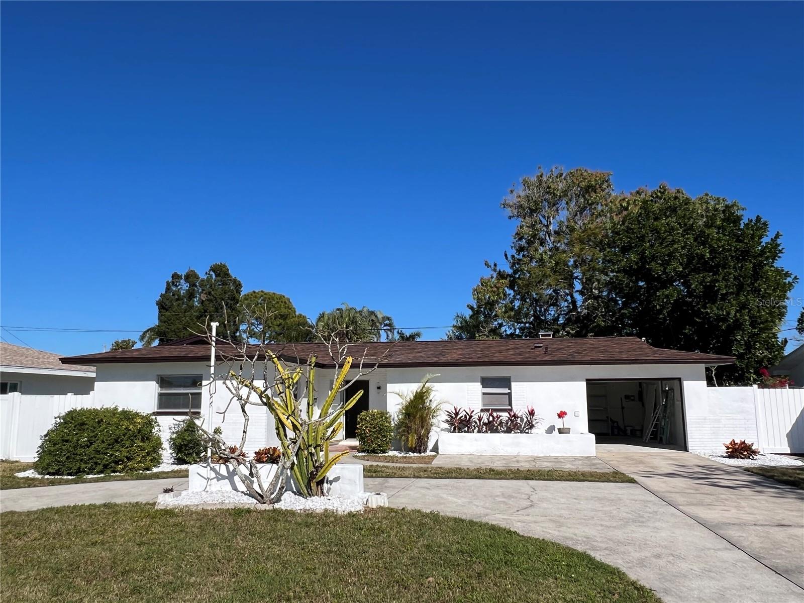 2502 TROPICAL SHORES DR SE photo 4