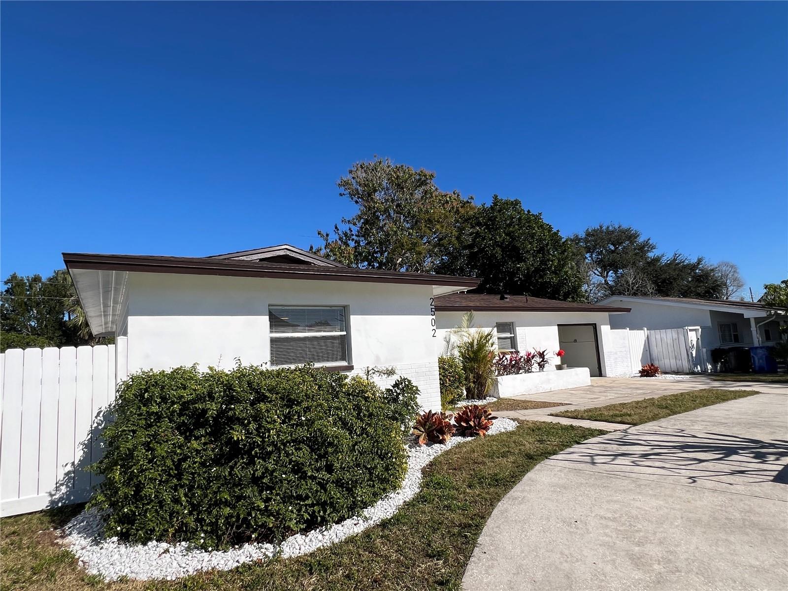 2502 TROPICAL SHORES DR SE photo 5