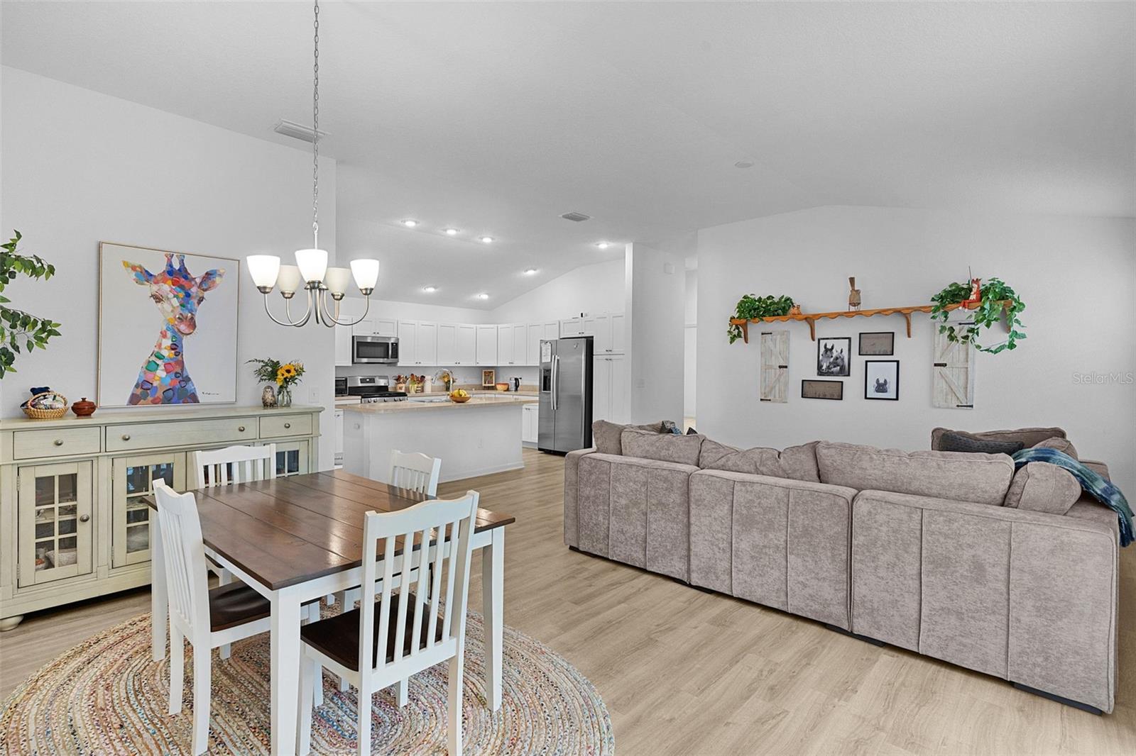 842 SPRING AVE photo 5