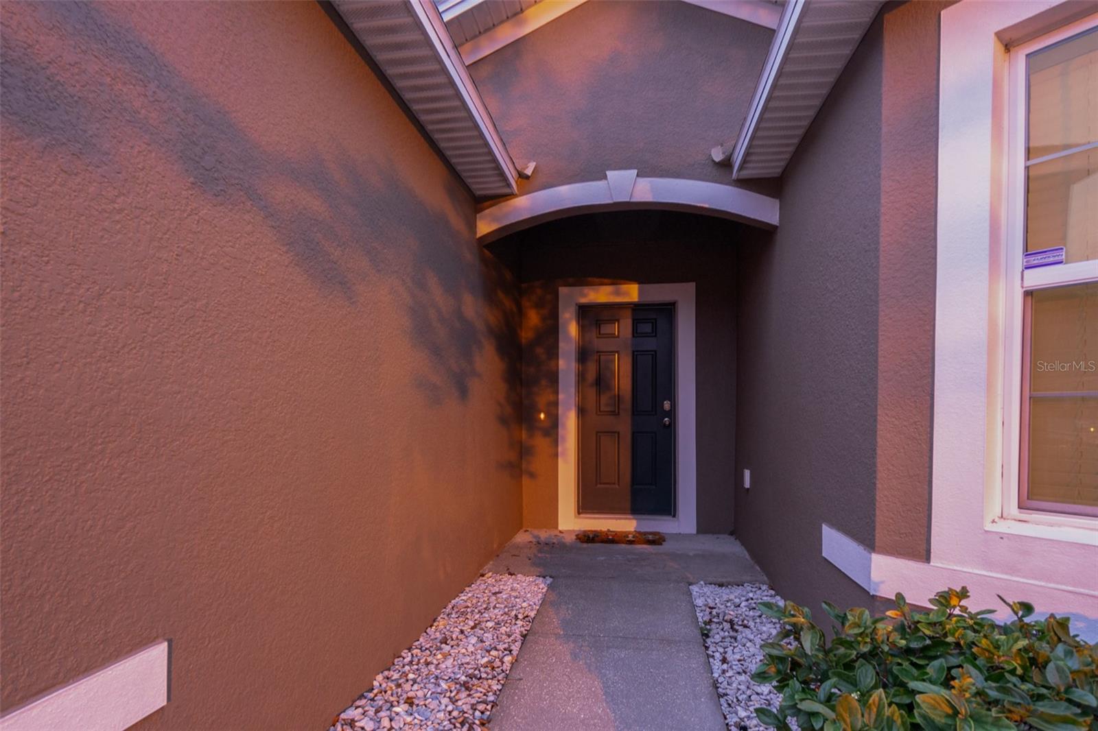 1569 TAMARIND RD photo 4