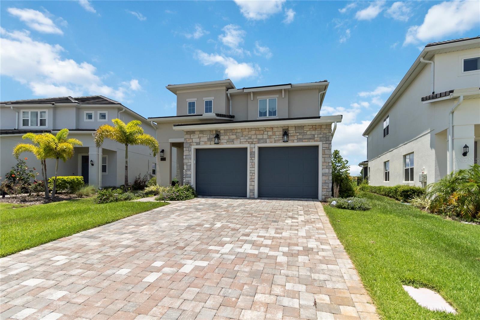 15742 VETTA DR photo 2