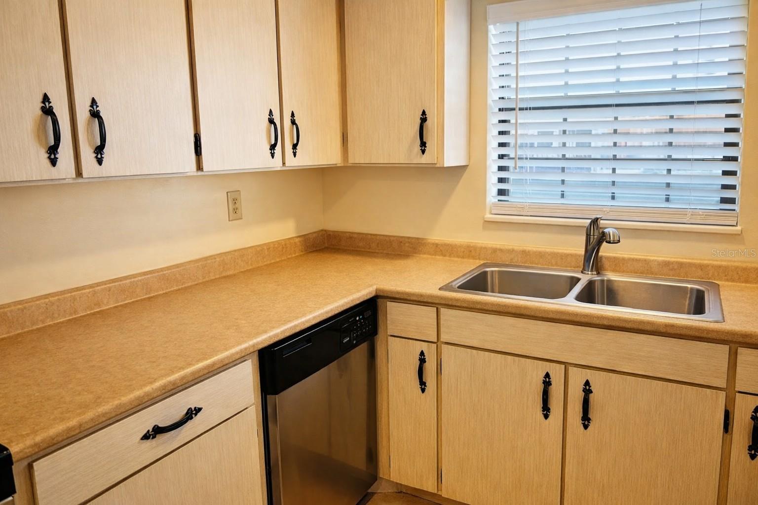 625 N HALIFAX AVE #9 photo 5