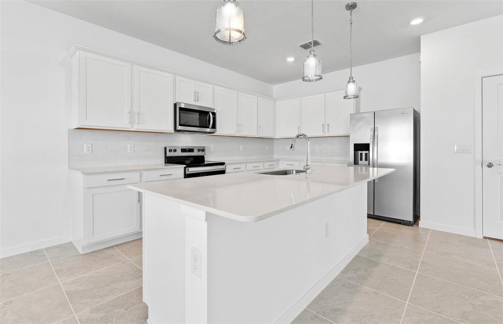 3585 OBSIDIAN DR photo 3