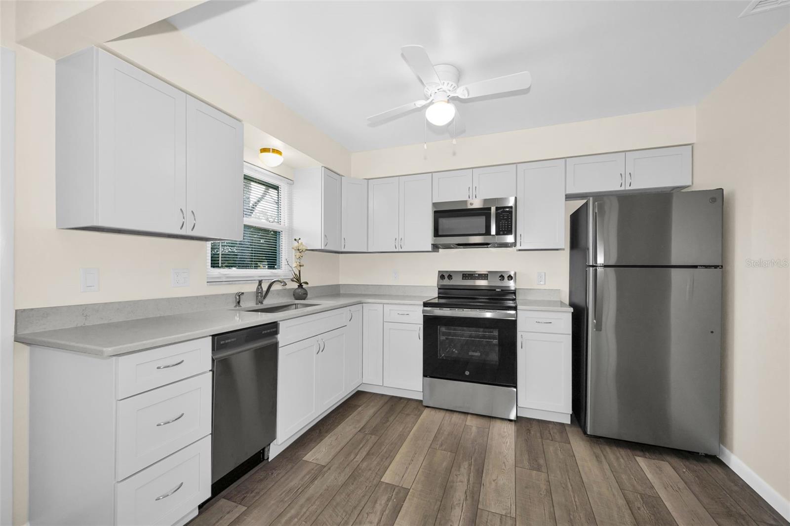 8315 BURGUNDY DR N #8315 photo 4