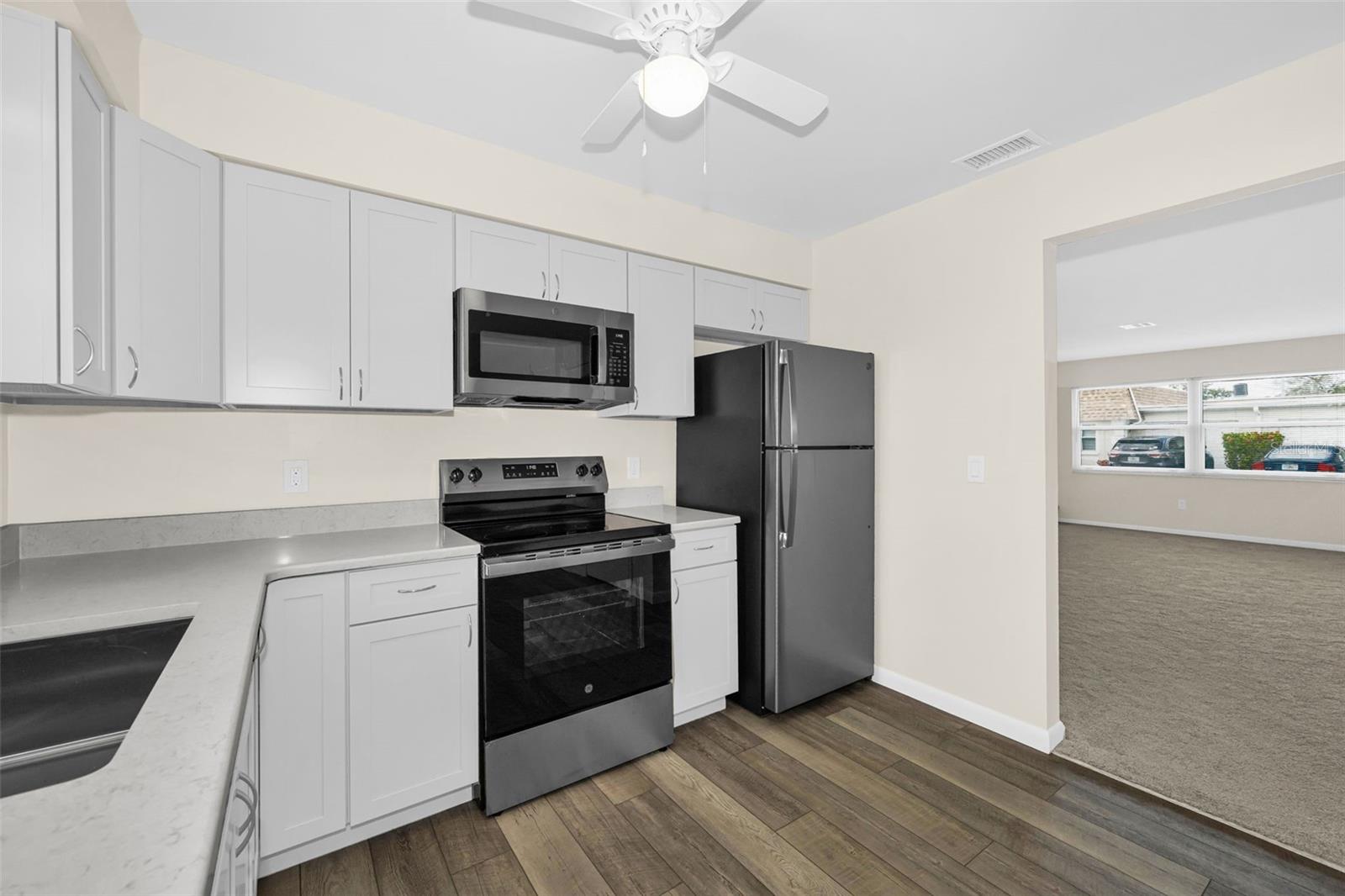 8315 BURGUNDY DR N #8315 photo 5