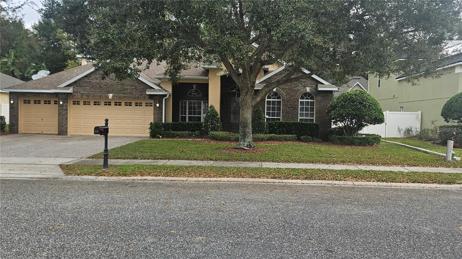 317 E BLUE WATER EDGE DR photo 2