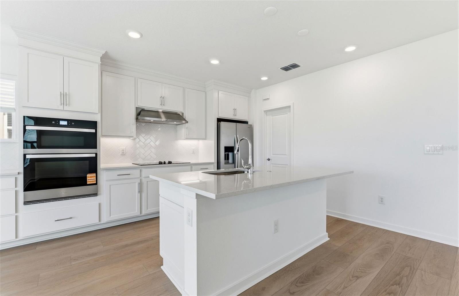 7910 PALM PARADISE PL photo 3