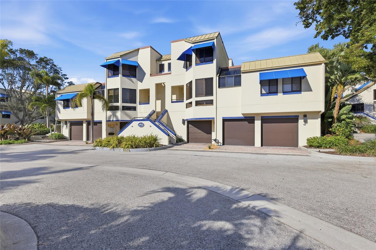 1912 HARBOURSIDE DR #604 photo 2