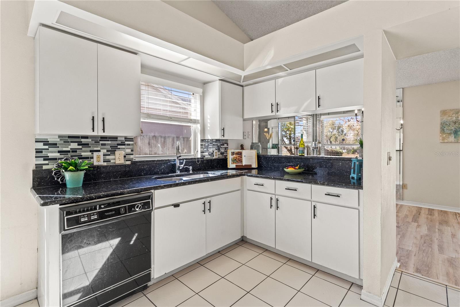 603 SAND RIDGE DR photo 3