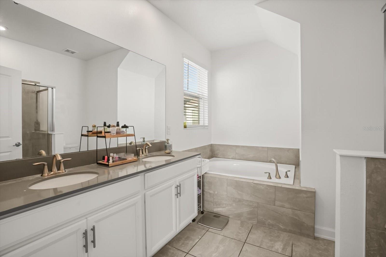 2999 ADDISON BLVD photo 4