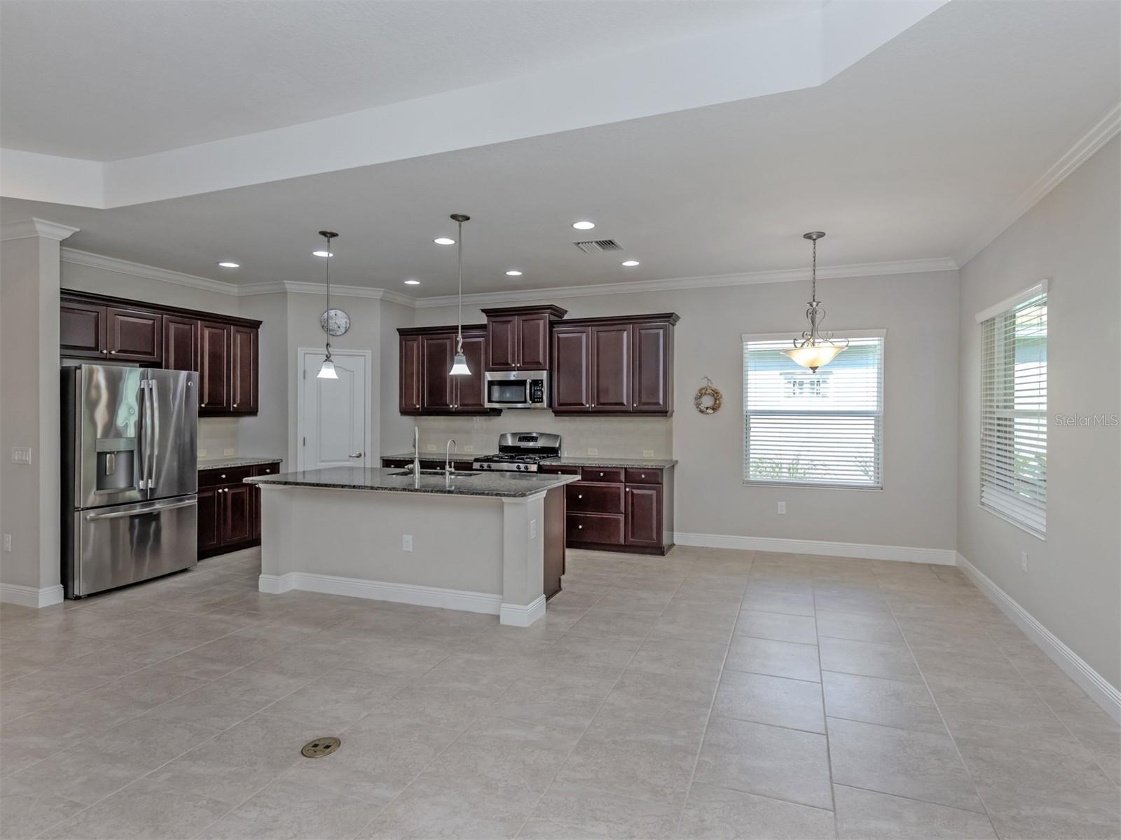 12240 STUART DR photo 4