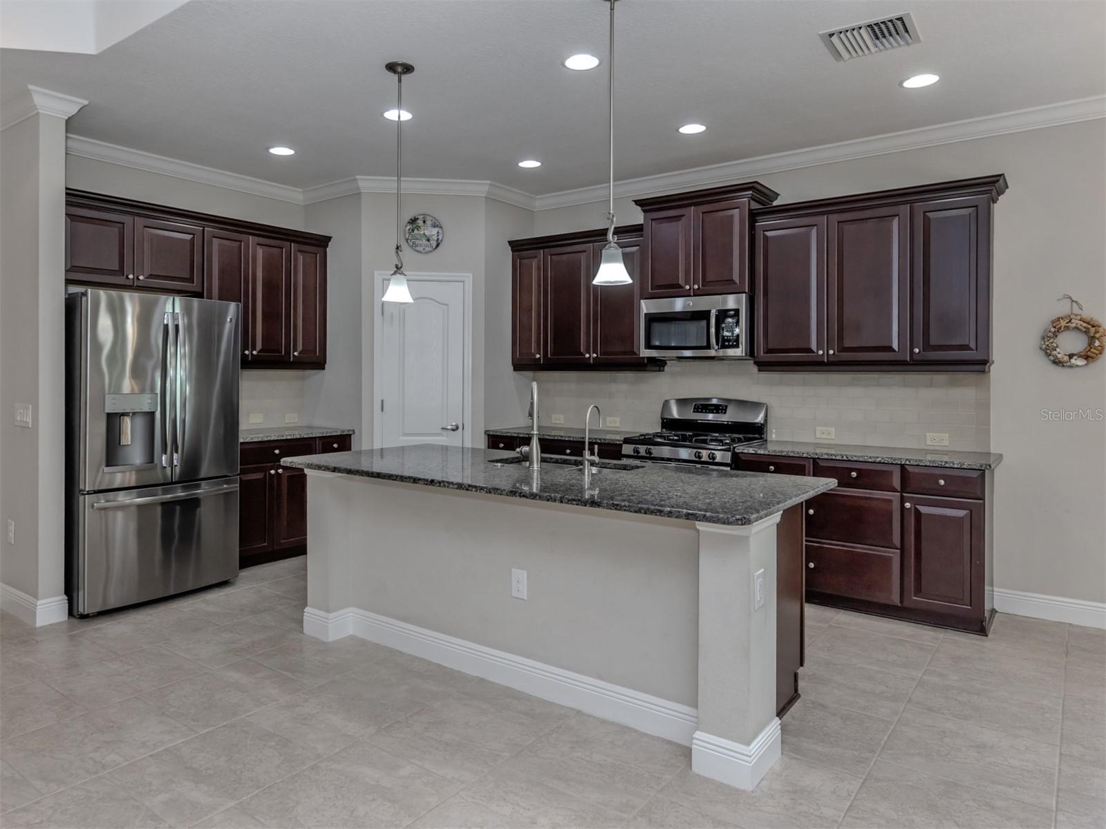 12240 STUART DR photo 5