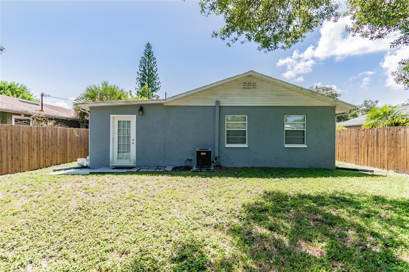 3611 W ANDERSON AVE photo 2