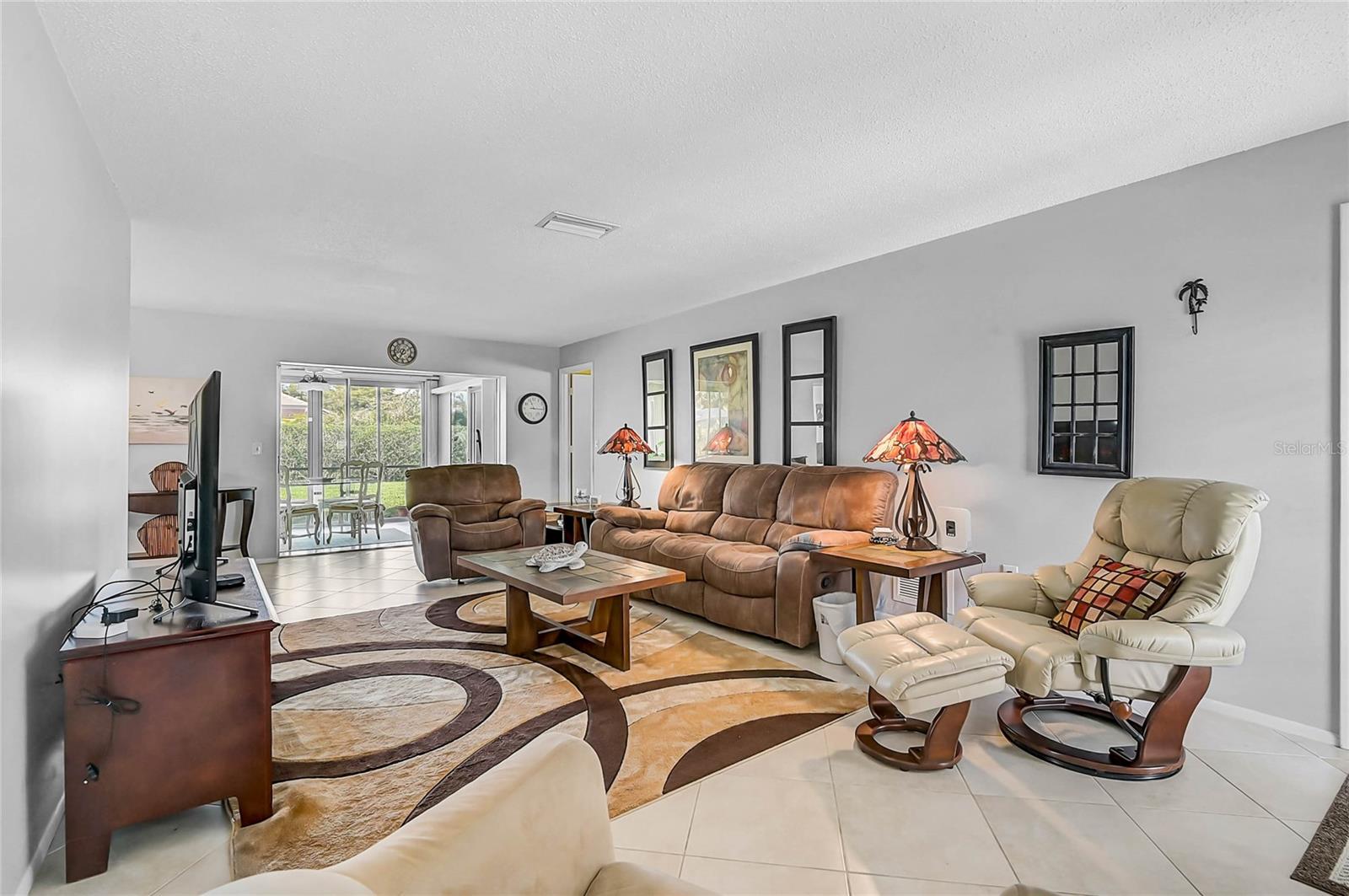 7128 W COUNTRY CLUB DR N photo 4