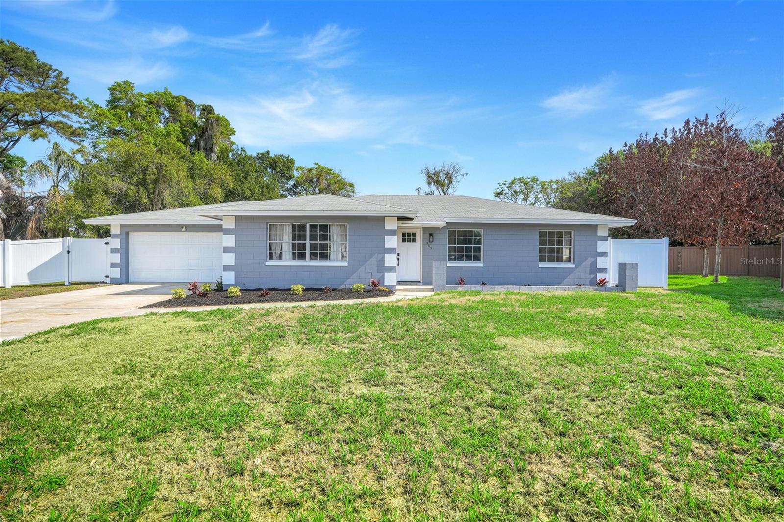 589 DEL RIO ST photo 4