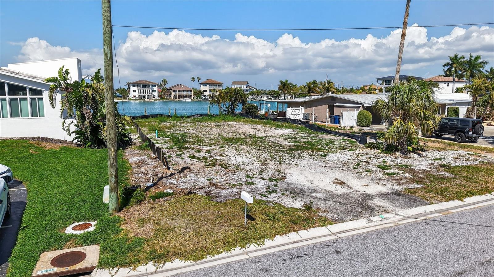 27 DOLPHIN DR photo 4
