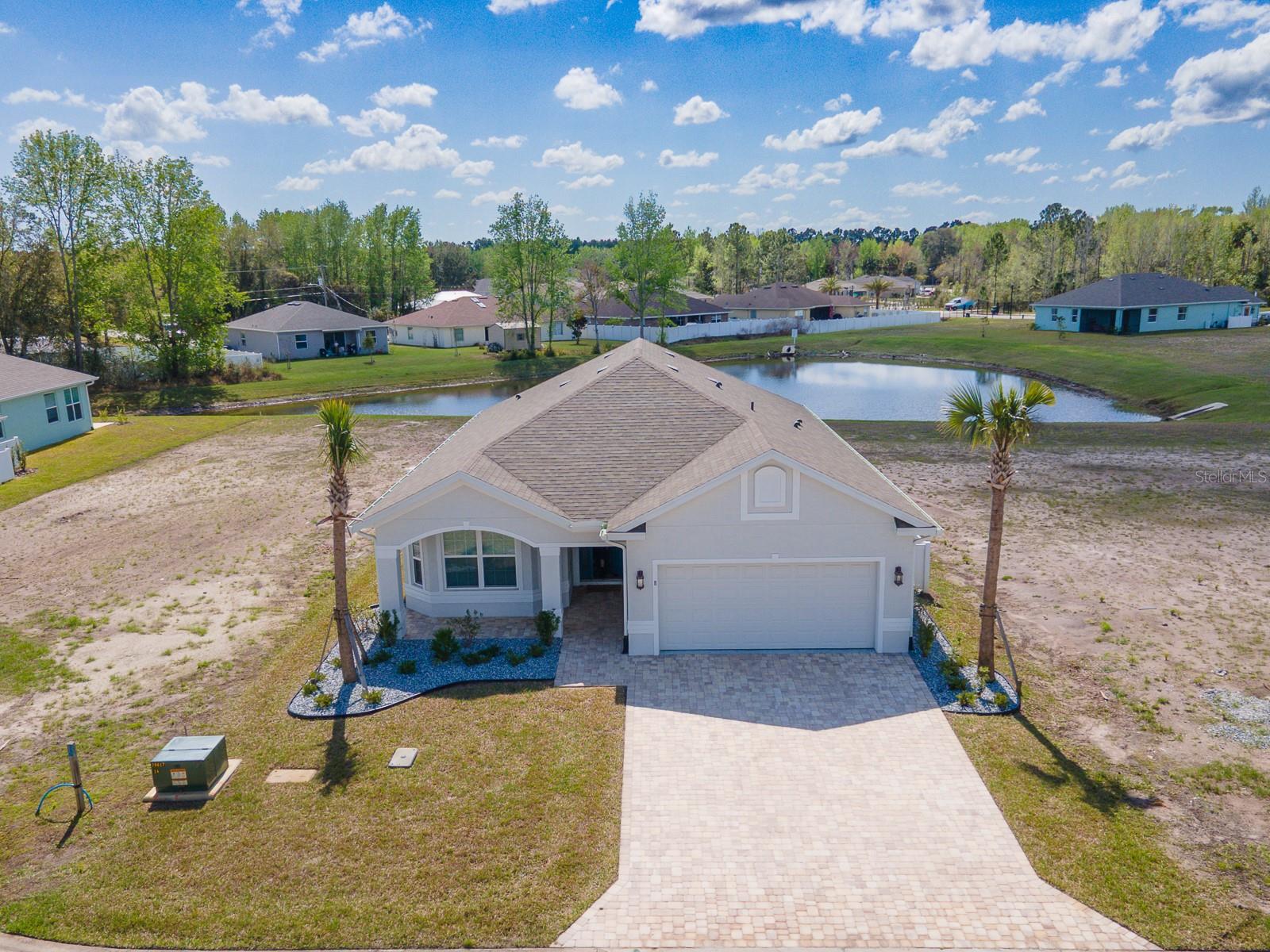 8 LAKELAND WAY photo 2