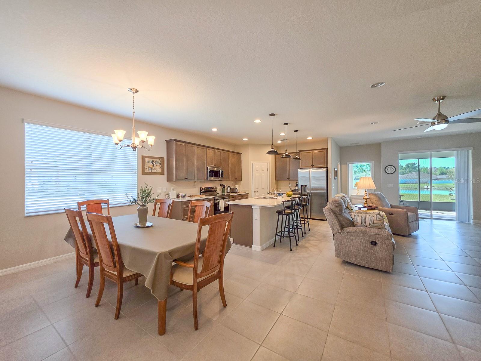 8 LAKELAND WAY photo 4
