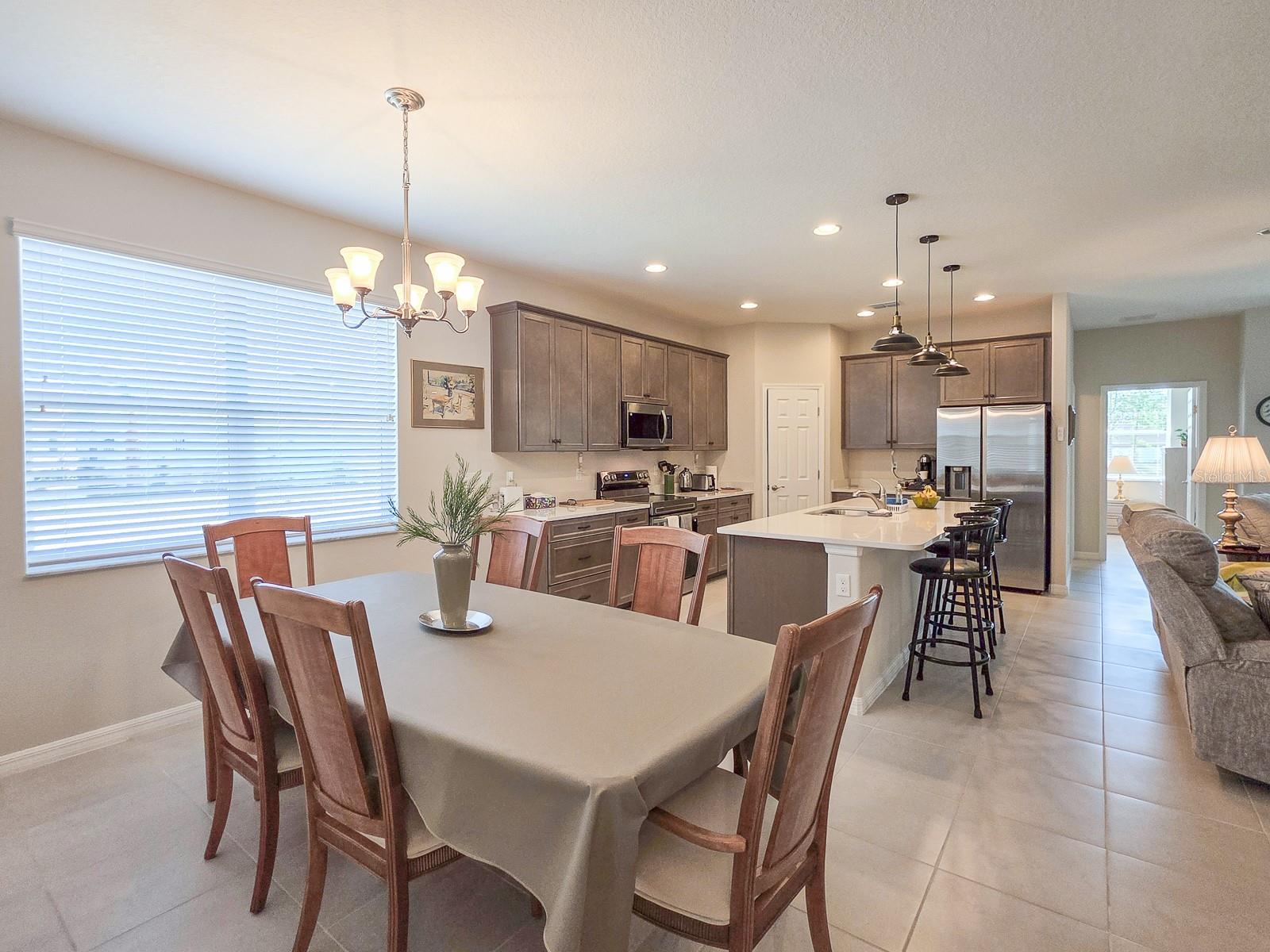 8 LAKELAND WAY photo 5