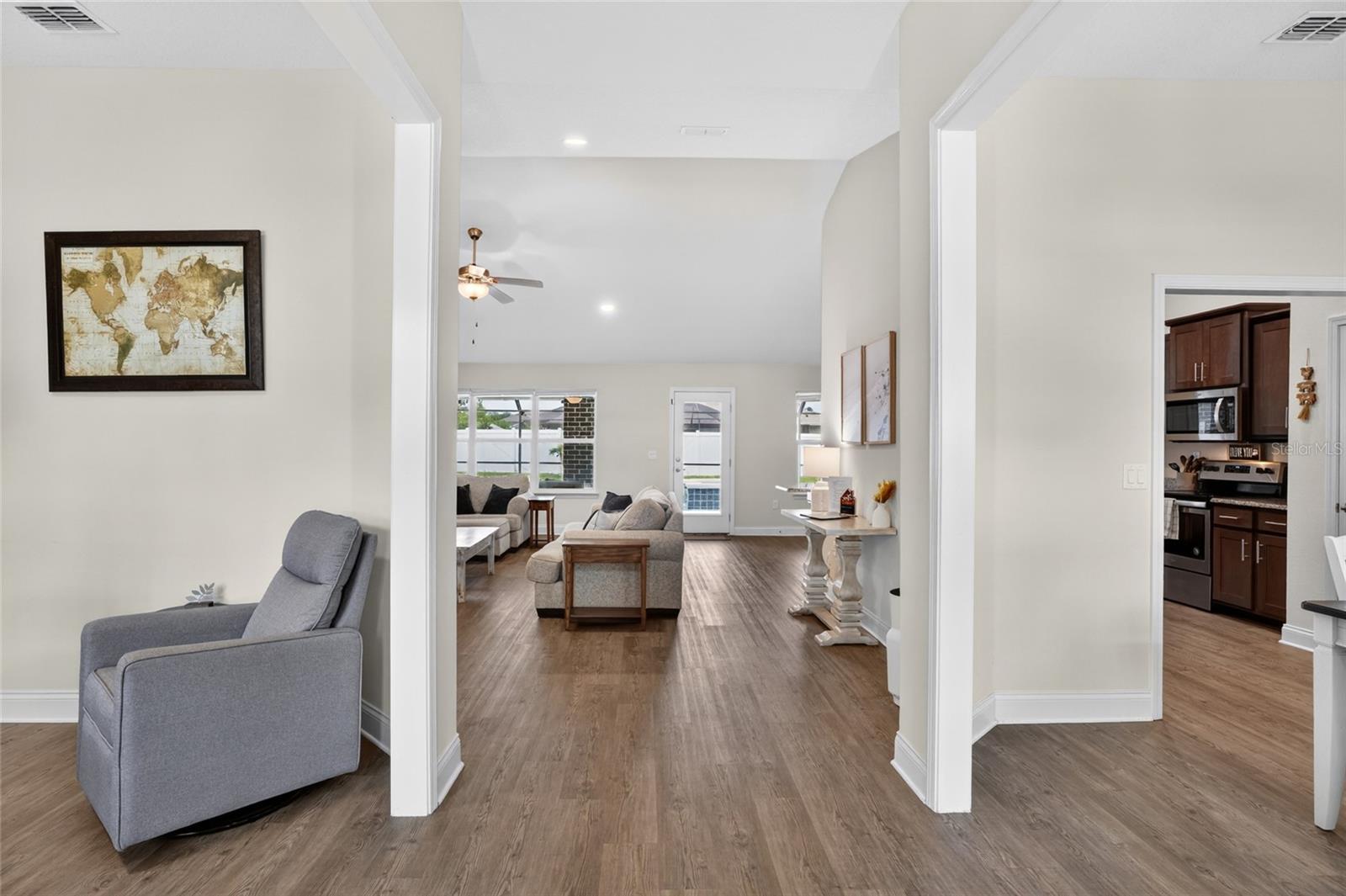 14 FARNELL LN photo 4