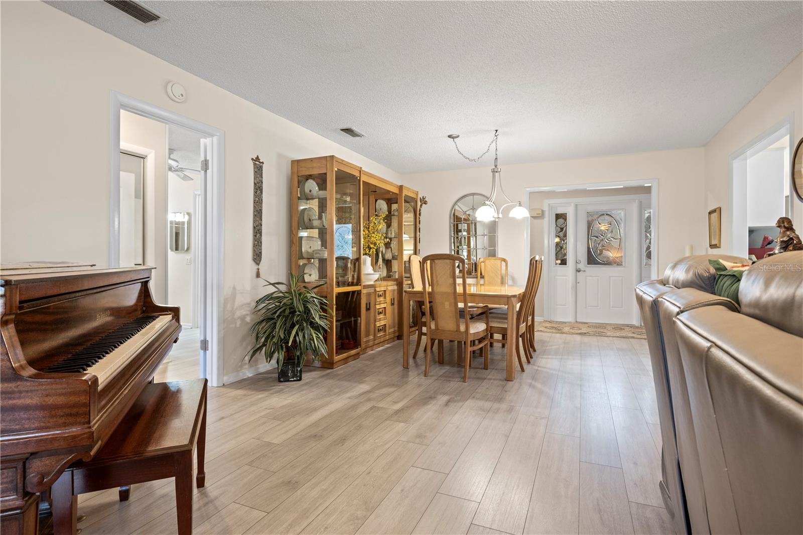 428 GLENEAGLES CT photo 4