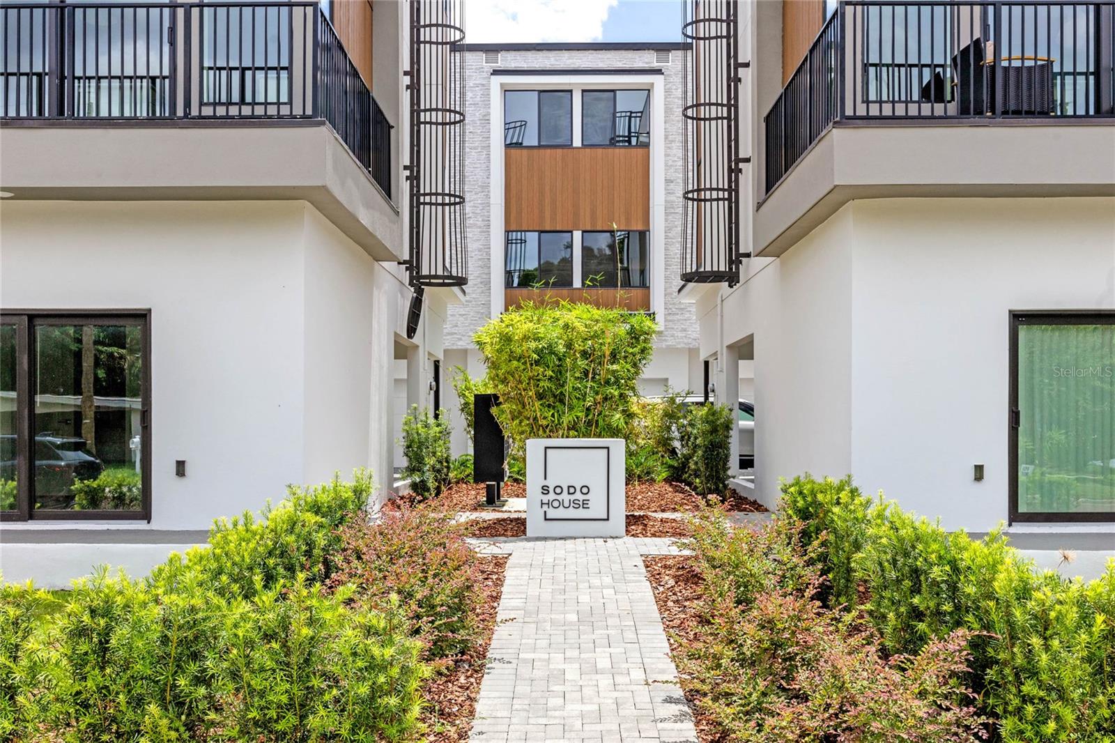 52 W HARDING ST #A photo 3