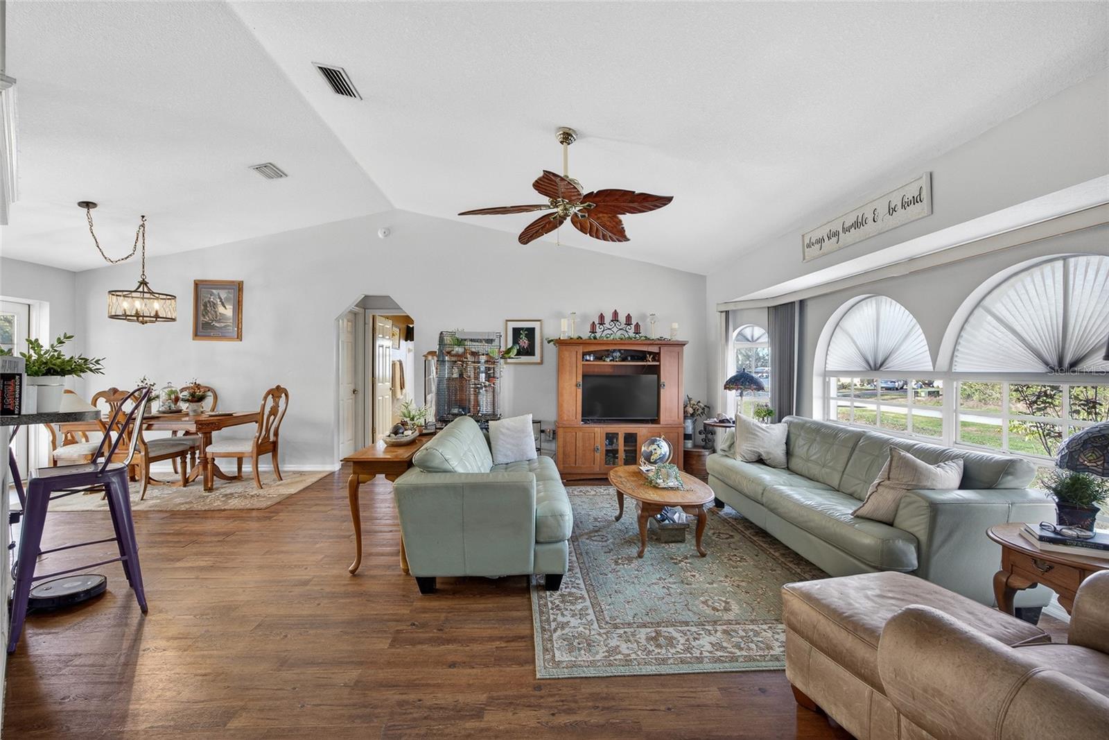 1372 ANNETTE ST photo 4