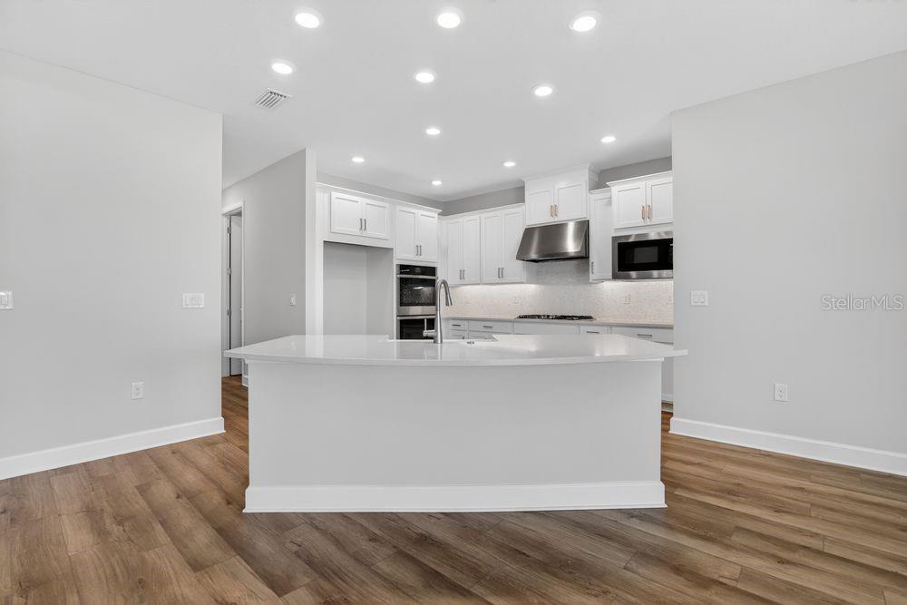 656 JUNONIA BLVD photo 2